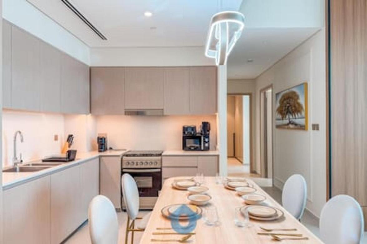 5603gr Ultra Modern Two Bedroom In Downtown Apartment *