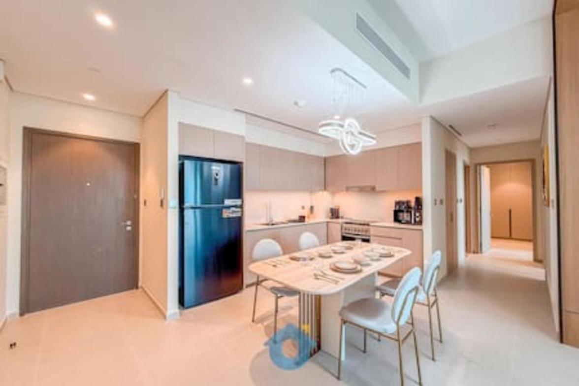 5603gr Ultra Modern Two Bedroom In Downtown *