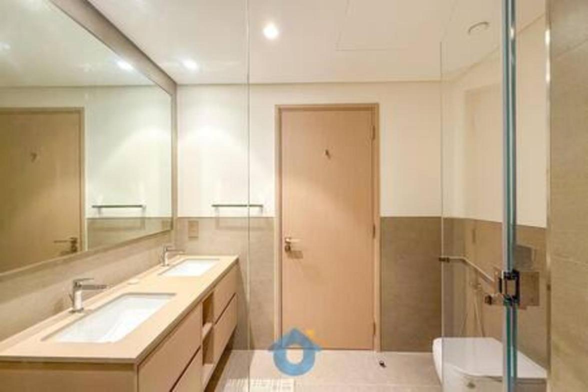 5603gr Ultra Modern Two Bedroom In Downtown *
