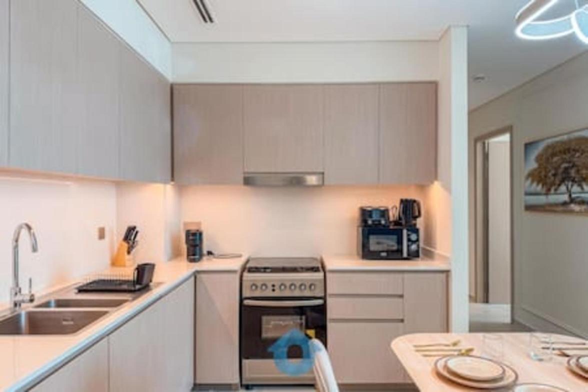 5603gr Ultra Modern Two Bedroom In Downtown Dubai
